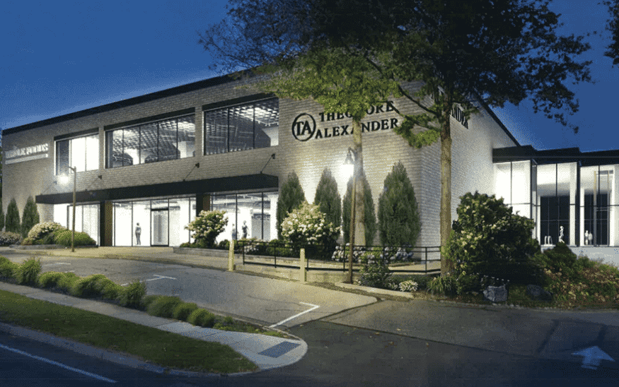 Luxury manufacturer to open 1st store on Long Island